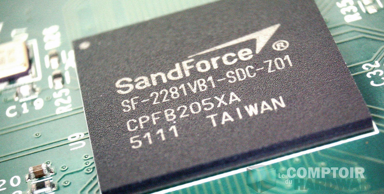 PCB SSD : le contrôleur (ici un Sandforce 2281)