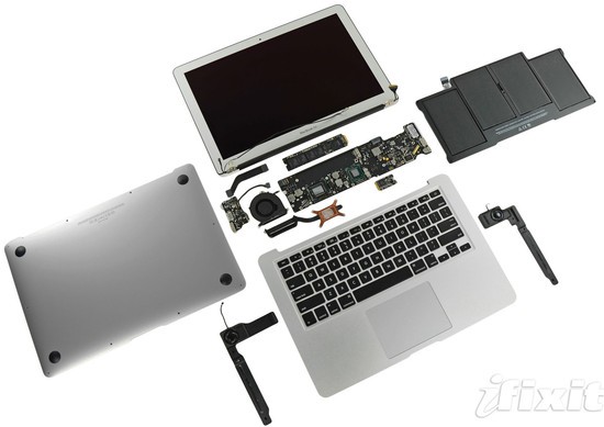 Le Macbook Air 2011 en pièces (ou presque) [cliquer pour agrandir]