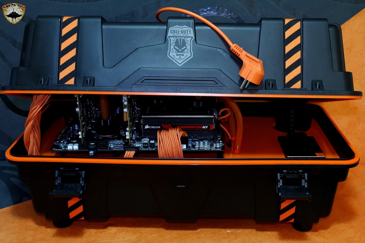 Modding : Manta Ray - Cod Nerd Mod : Même le cordon électrique est orange.