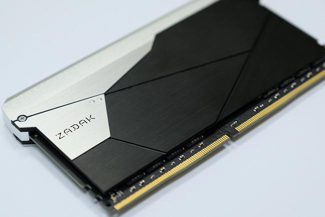 Mémoire DDR4 Double Capacité chez Zadak, le Voltaire de la RAM !