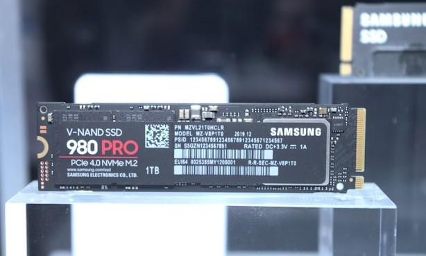 La bataille des SSD PCIe 4.0 x4 continue de plus belle avec ADATA et Samsung