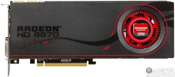 AMD HD 6970 de face [cliquer pour agrandir]