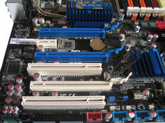 Comparatif cartes mères X58 photo Asus P6T slot PCIE [cliquer pour agrandir]