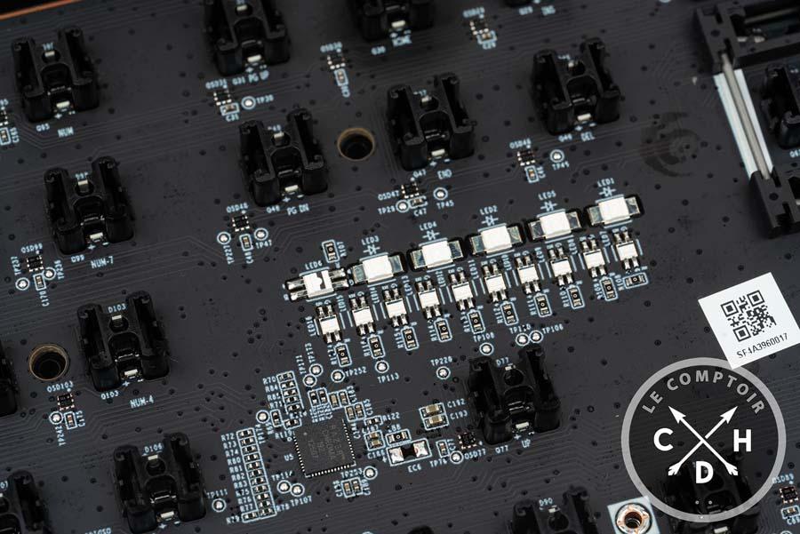 Razer Huntsman V3 Pro : indicateurs LEDs, l'envers du décor [cliquer pour agrandir]