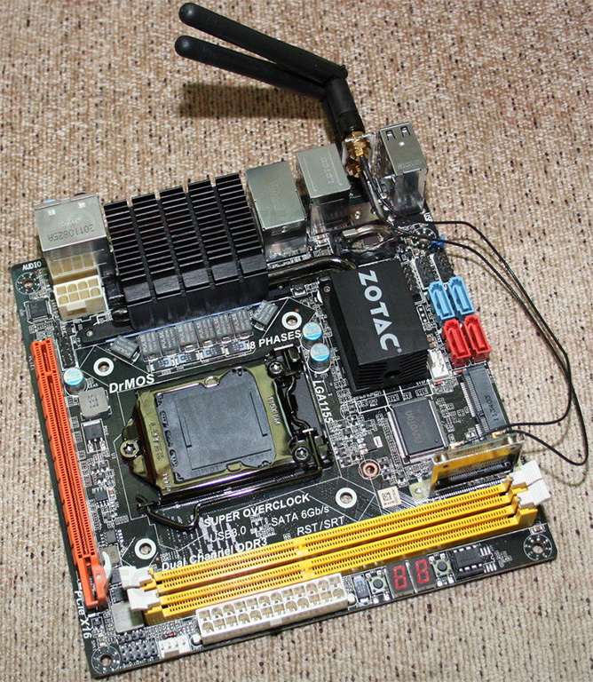 zotac_z77_minitx_ces.jpg