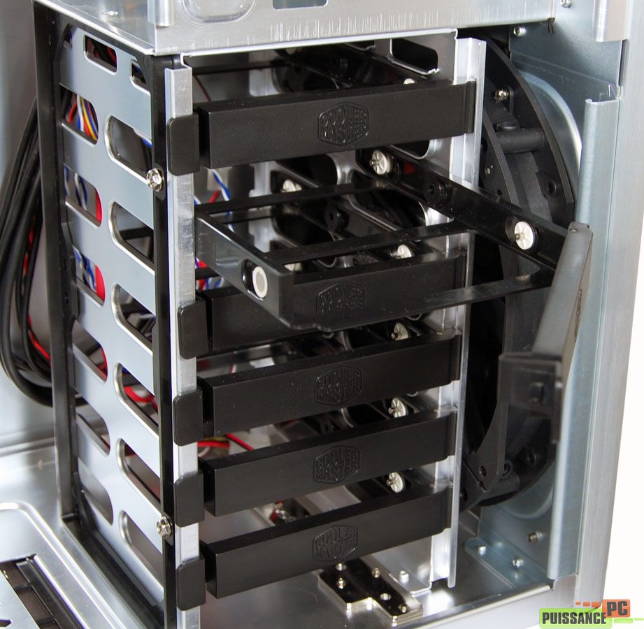 Cooler Master ATCS 840 fixations disques durs