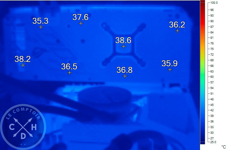 Image thermique de la ROG Strix RX 6750 XT Gaming au repos