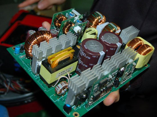 huntkey_1200w_interne.jpg
