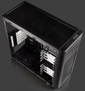 Fractal Design vue trois quart desssus [cliquer pour agrandir]