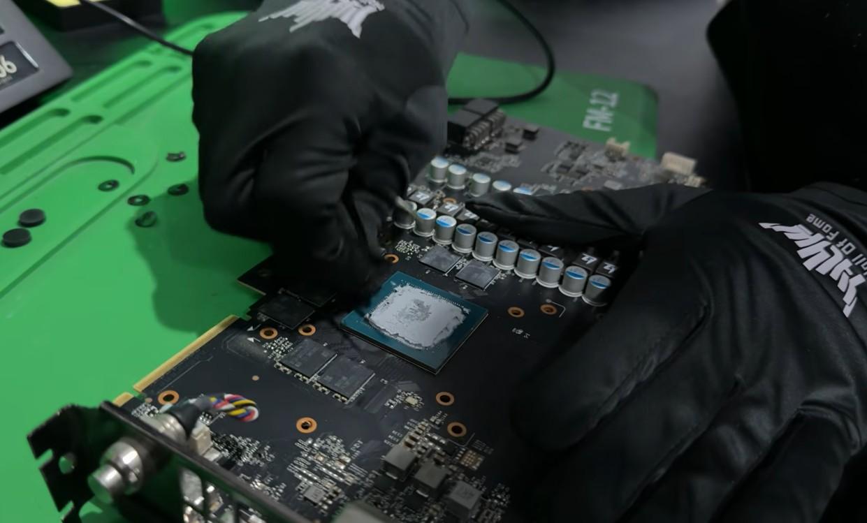 Une RTX 2080 Super dopée à 16 Go gagne jusqu’à 28 % d’IPS dans Resident Evil Requiem