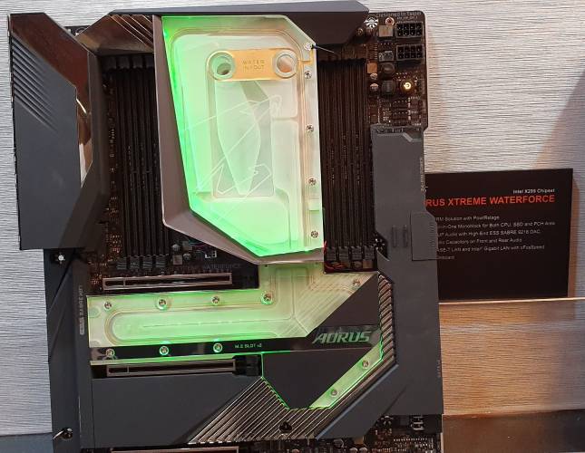 gigabyte x299g aorus xtreme waterforce [cliquer pour agrandir]