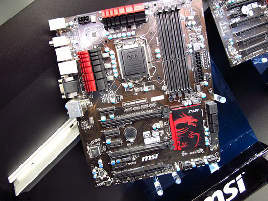 msi_z77a_g45_gaming_cebit.jpg