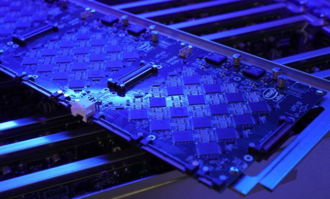 100 millions de neurones sur une machine ? C'est chez Intel !