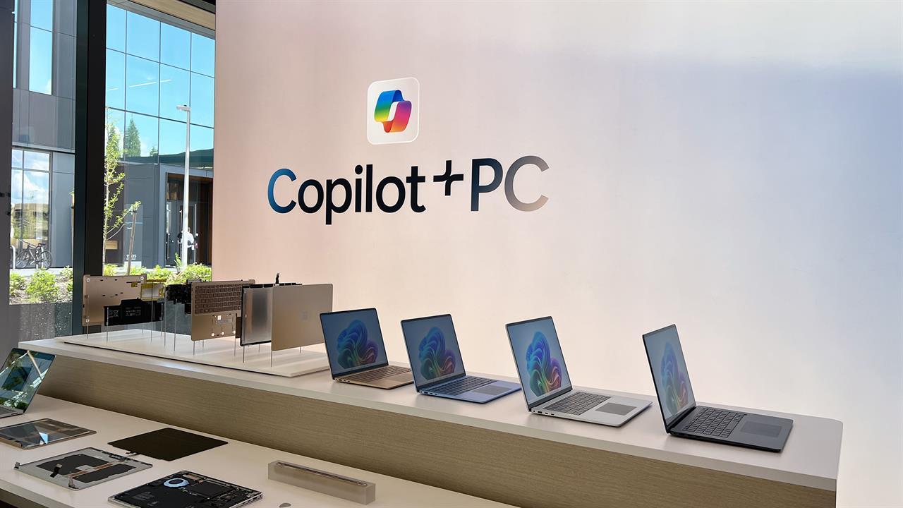 Microsoft fait disparaître Copilot+ PC des Surface, mais pas de sa vie