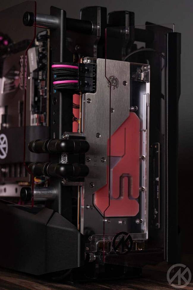 Um la belle Radeon VII sous eau [cliquer pour agrandir]