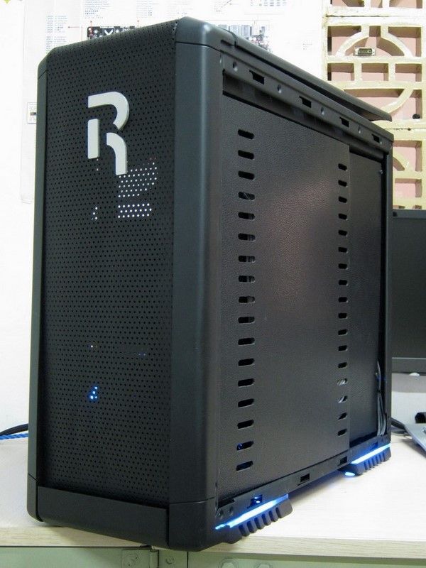 Modding : Tien Tran - RC 690 Type R : Il signe son mod dun "R" qui veut dire "Reverse".