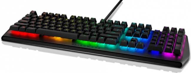 Un Alien brillant nommé aw410k et fan de Cherry MX pointe le bout de son nez