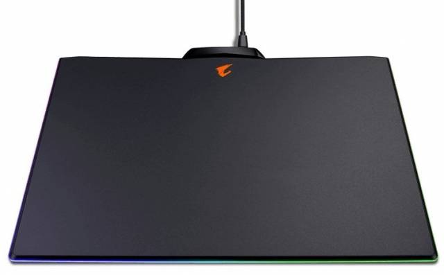 gigabyte aorus p7 rgb tapis souris