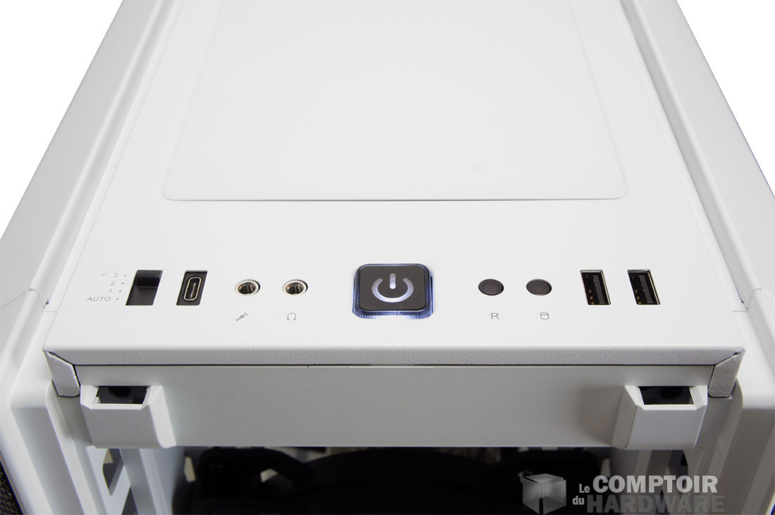 Le front panel et le port USB Type-C qui fait son apparition