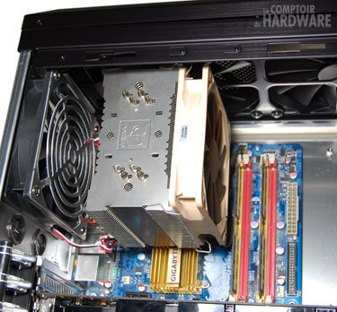Lian Li PC-B25F montage ventirad CPU [cliquer pour agrandir]