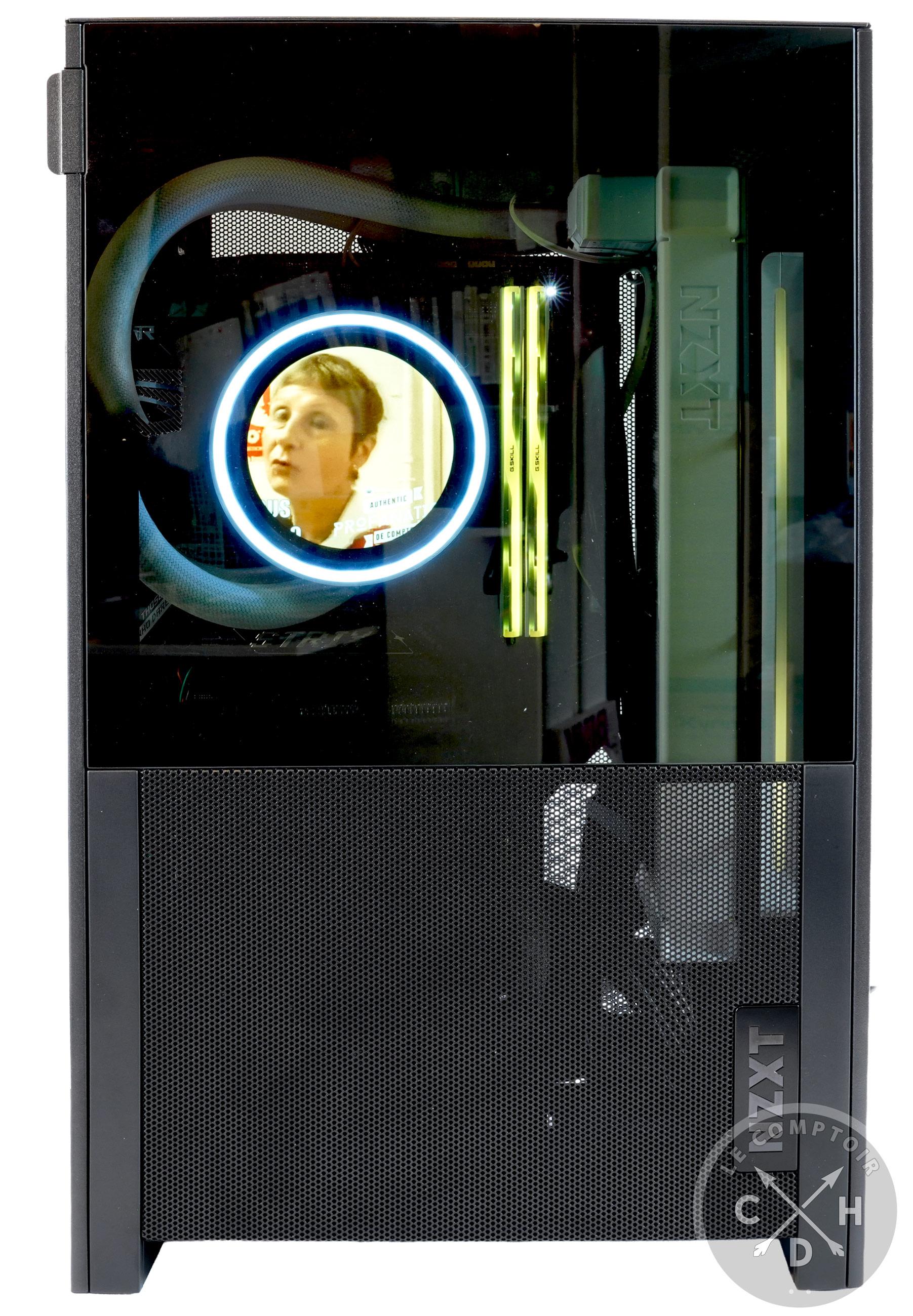 NZXT H2 / ON de côté (pas facile facile à photographier avec les reflets !)