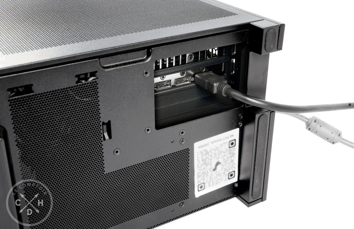 NZXT H2 / l'accès aux ports de la carte graphique [cliquer pour agrandir]