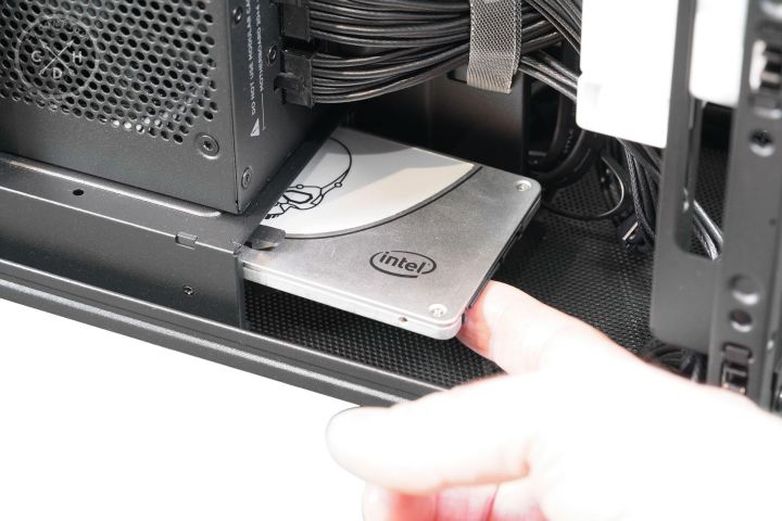 H2 emplacements ssd 2.5" [cliquer pour agrandir]