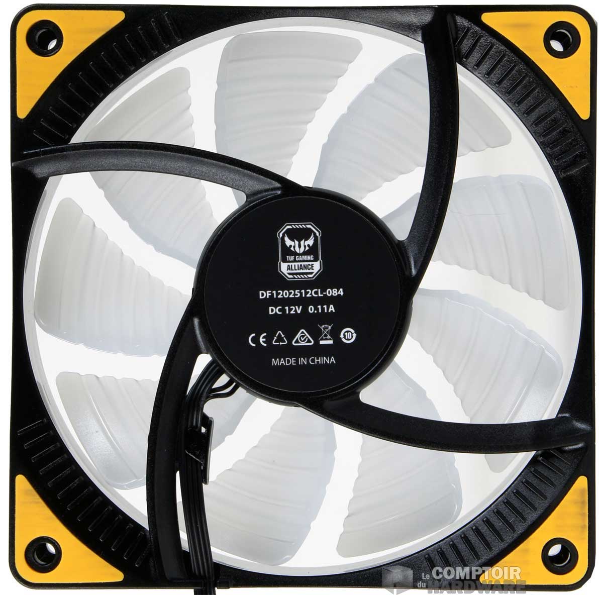 L'arrière du ventilateur maintenant, toujours noir et jaune