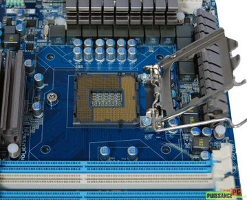Gigabyte P55-UD5 socket LGA1156 ouvert [cliquer pour agrandir]