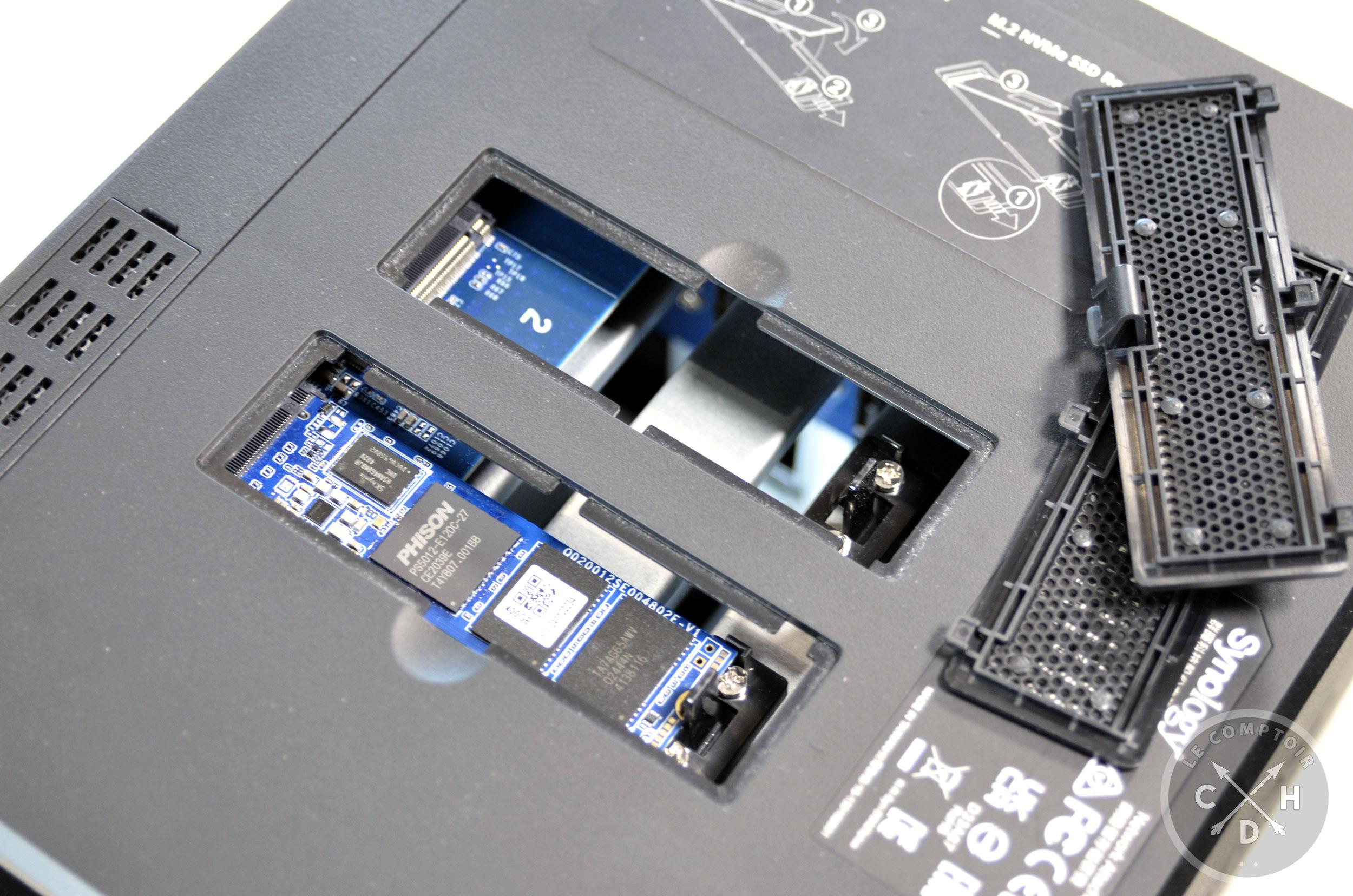 ds925+ / dessous + insertion cache ssd