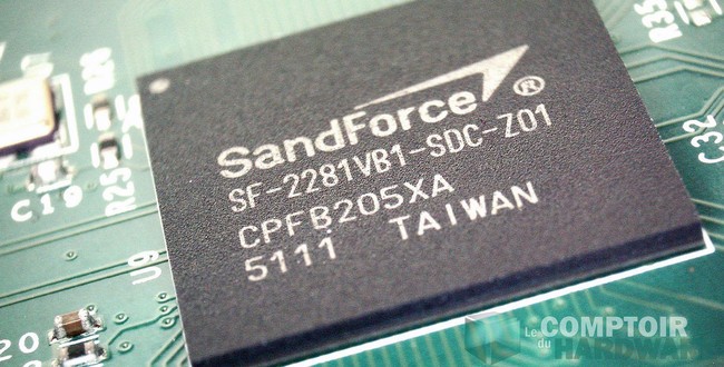 PCB SSD : le contrôleur (ici un Sandforce 2281) [cliquer pour agrandir]