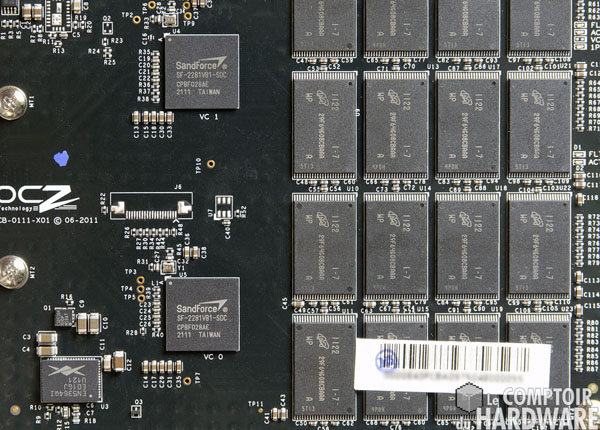 OCZ RevoDrive 3 X2 NAND et contrôleurs SandForce SF-2281 [cliquer pour agrandir]